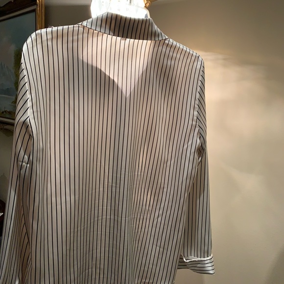 Jone New York Blouse Strip black in white.Excellent condition - Picture 9 of 16